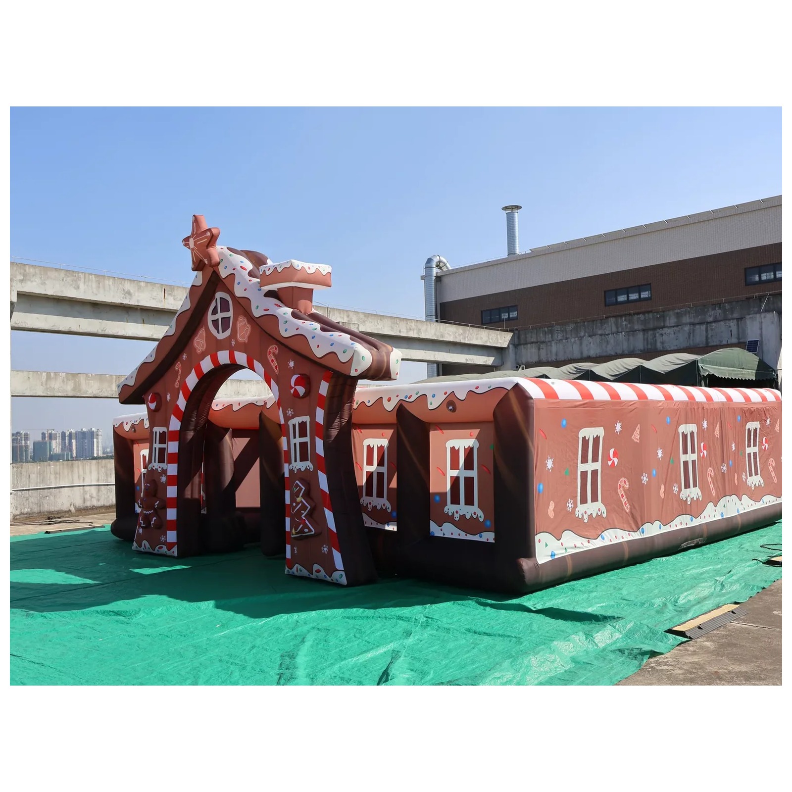 大型ジンジャーブレッド型インフレータブル迷路（送風機付き）8 - Kids Outdoor Venues のレビューと価格