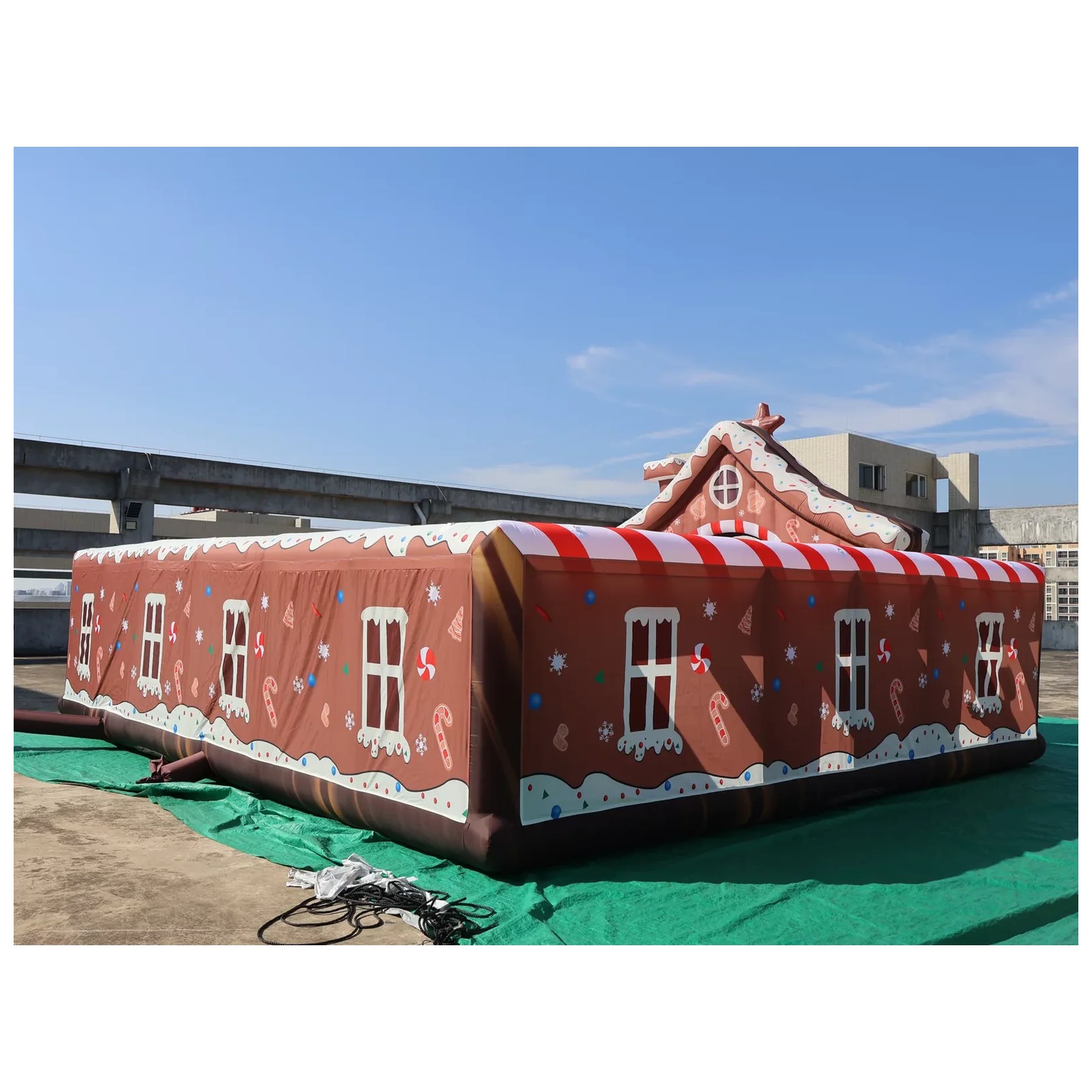 大型ジンジャーブレッド型インフレータブル迷路（送風機付き）8 - Kids Outdoor Venues のレビューと価格