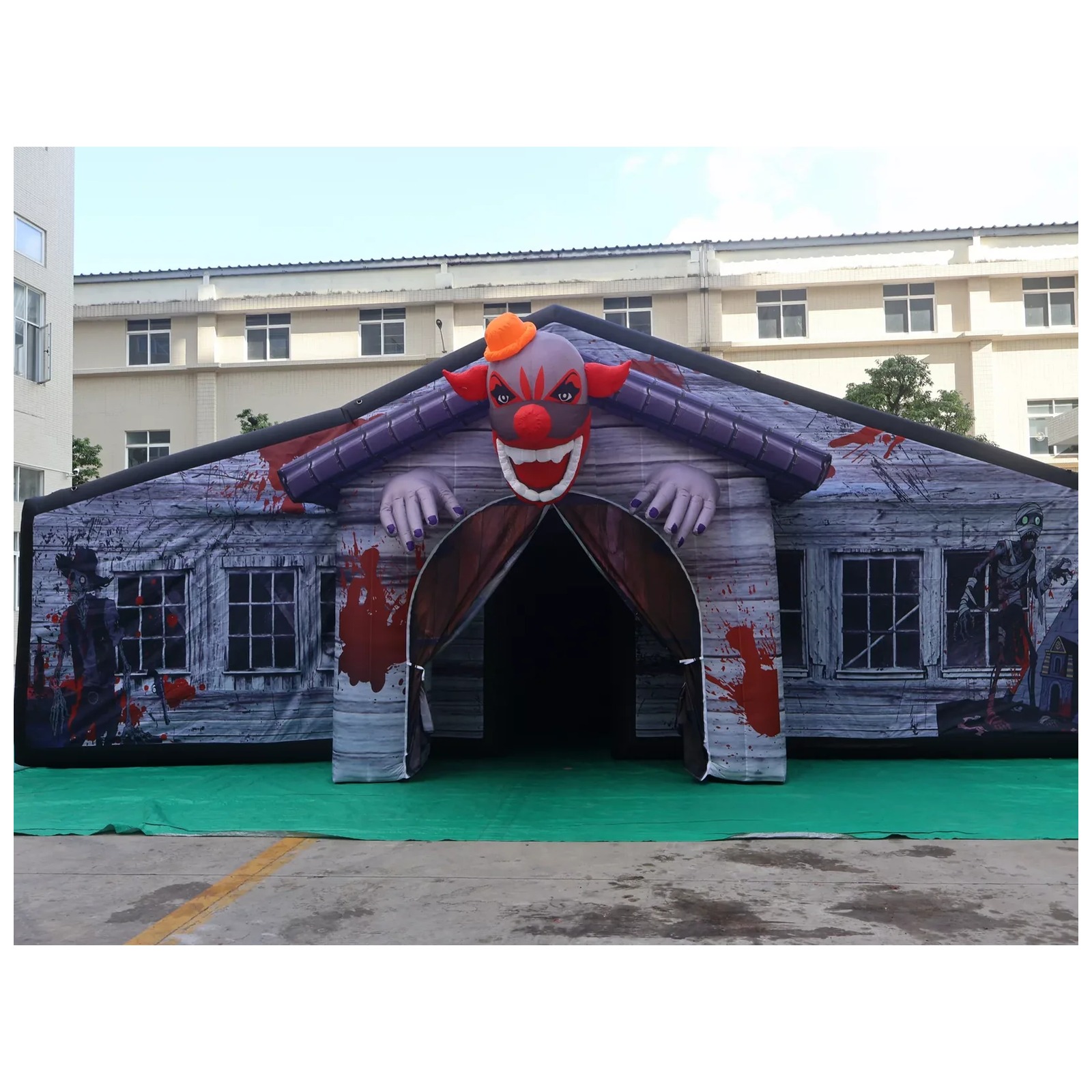 大型グレーの屋根付きインフレータブル迷路 10×10m（33 - Kids Outdoor Venues のレビューと価格