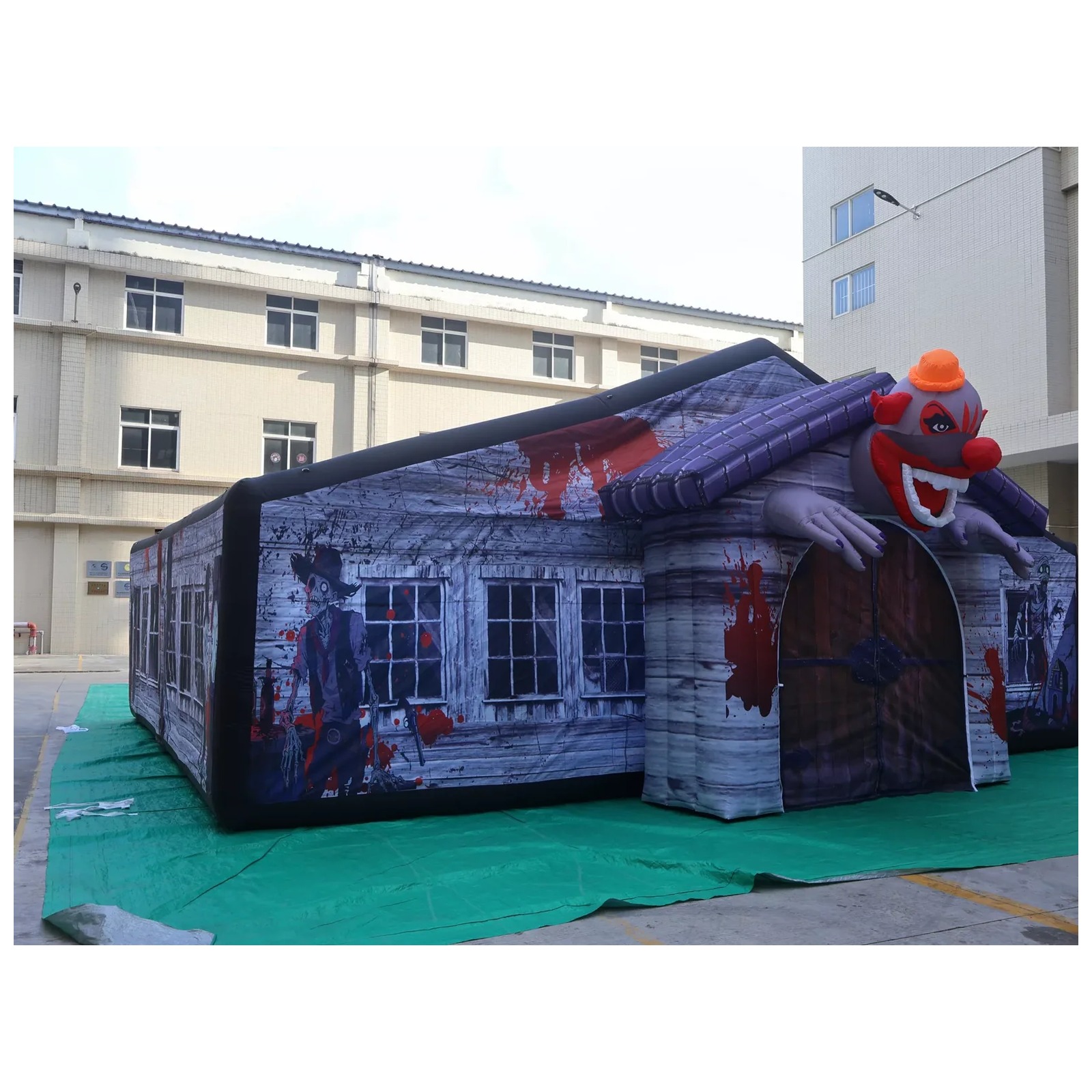 大型グレーの屋根付きインフレータブル迷路 10×10m（33 - Kids Outdoor Venues のレビューと価格