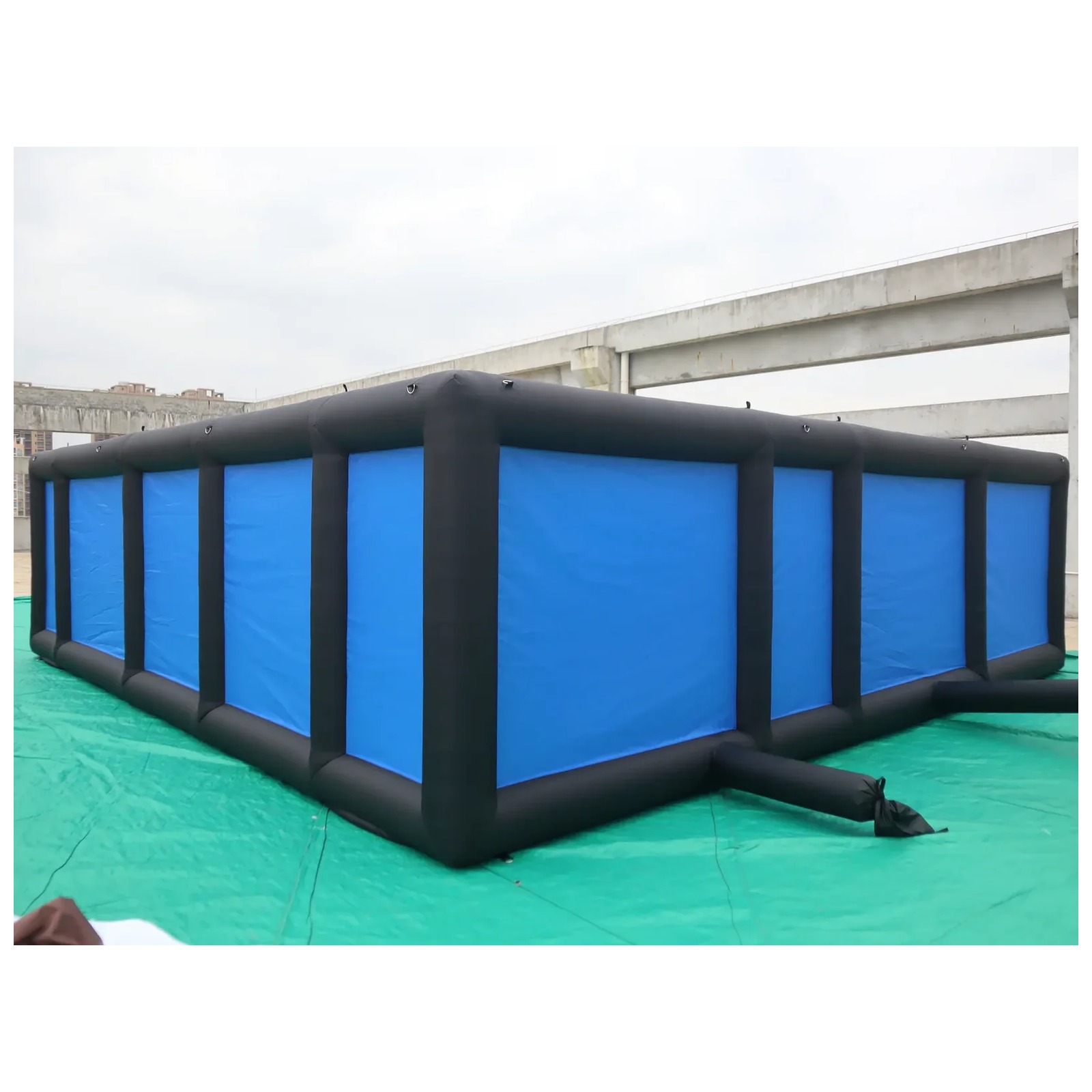 大型黒青色のオープン型インフレータブル迷路（送風機付き）7× - Kids Outdoor Venues のレビューと価格
