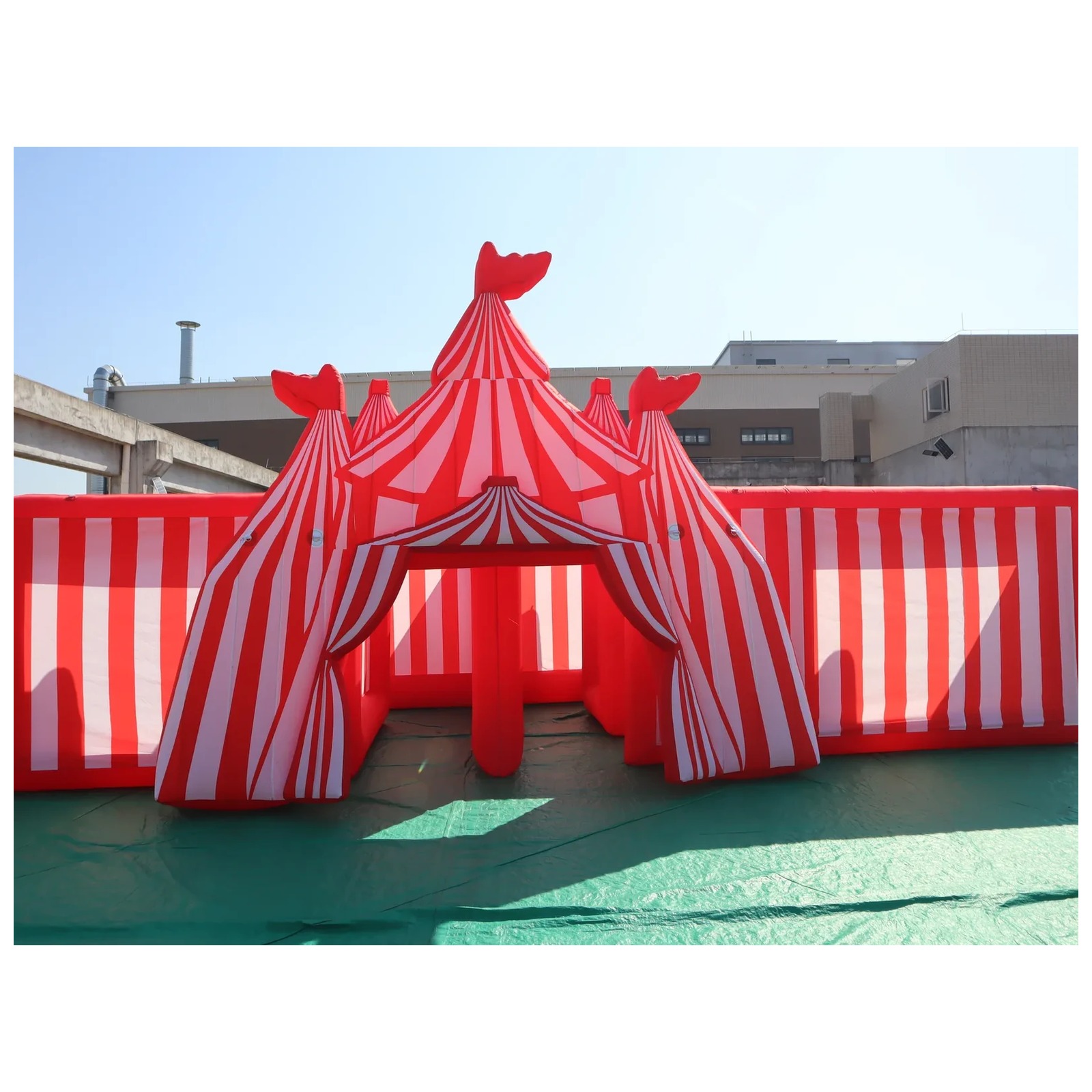 大型赤白サーカス型インフレータブル迷路（送風機付き）8×8m - Kids Outdoor Venues のレビューと価格