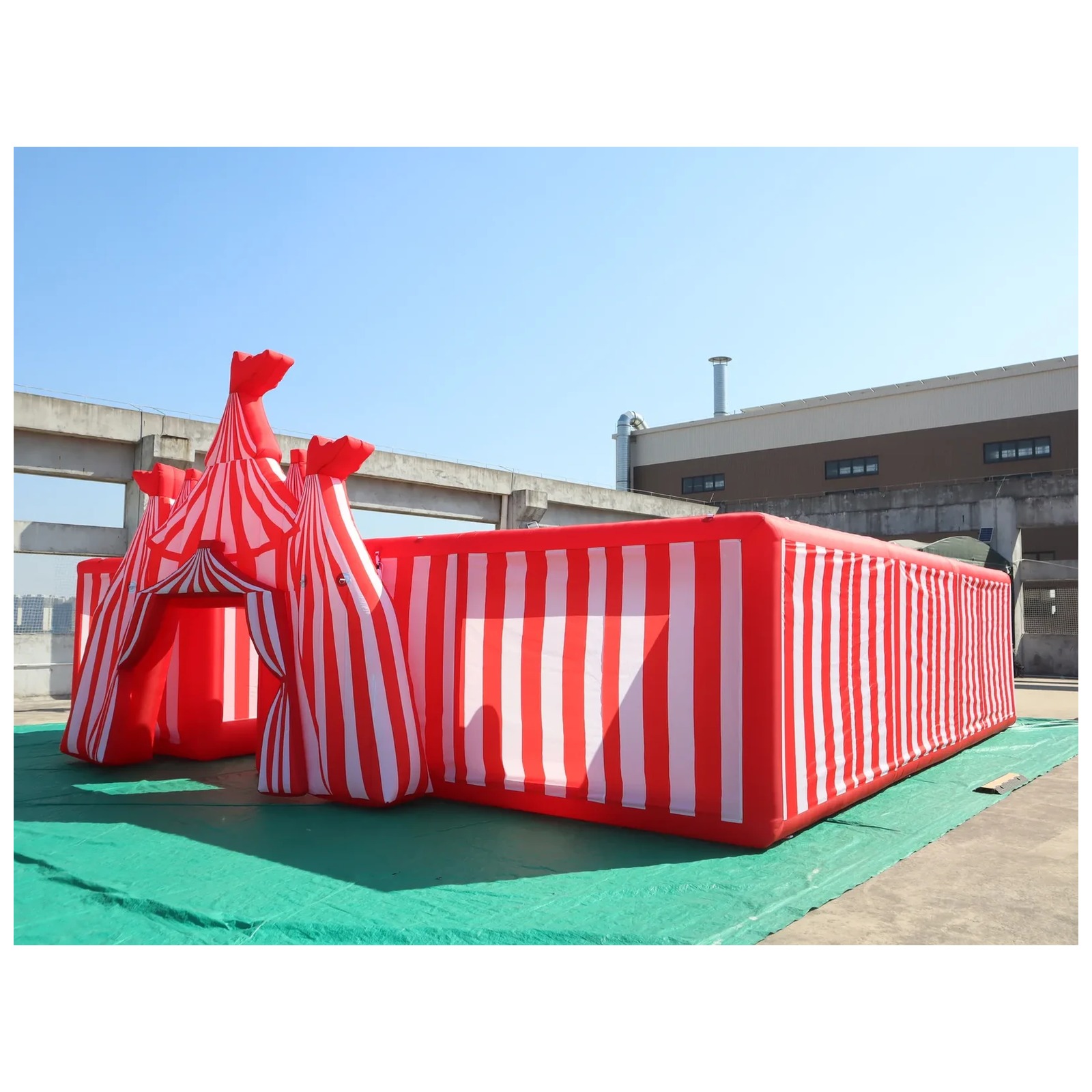 大型赤白サーカス型インフレータブル迷路（送風機付き）8×8m - Kids Outdoor Venues のレビューと価格
