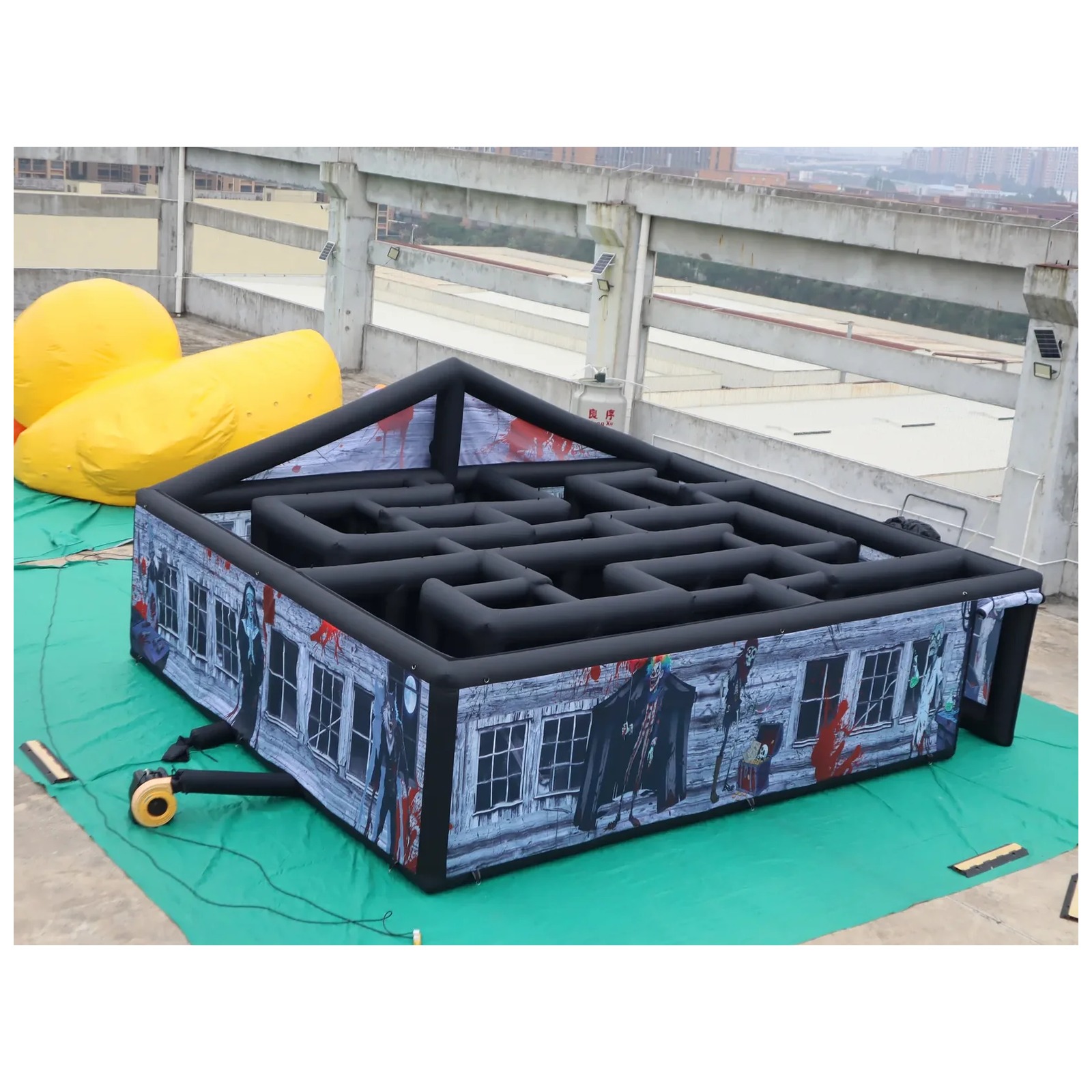 送風機付き大型屋根付きインフレータブル迷路 8×8m 26× - Kids Outdoor Venues のレビューと価格